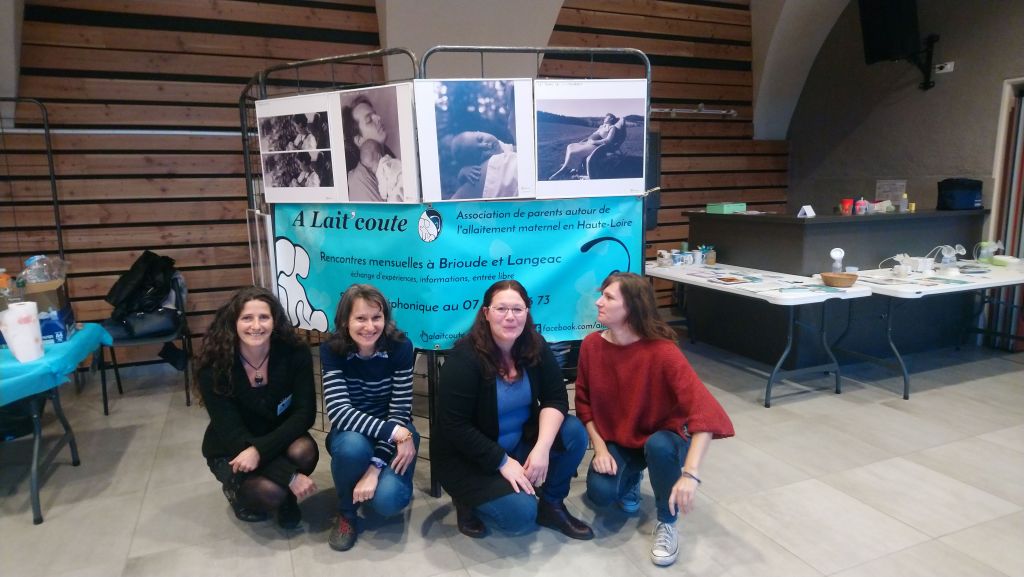 Les membres actives d'A Lait'coute : Claudine, Muriel, Carole et Carine au Forum Le Samedi des Familles du Puy